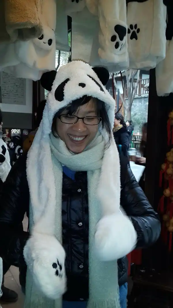 天天偷拍别人，这次被别人偷拍了吧。。