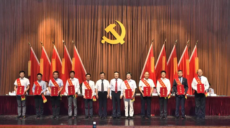 朱庆同志荣获西南交通大学十佳优秀共产党员称号