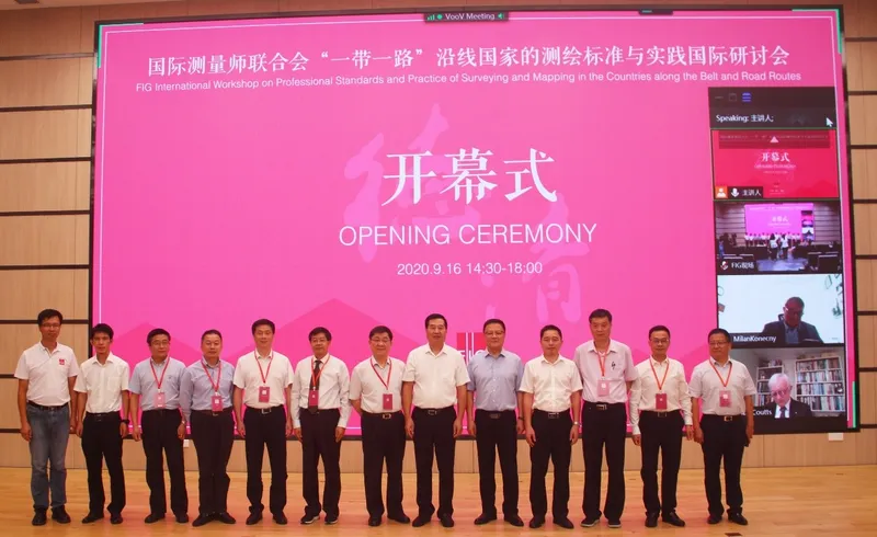 朱庆应邀在国际测量师联合会（FIG）组织的国际研讨会做主旨报告