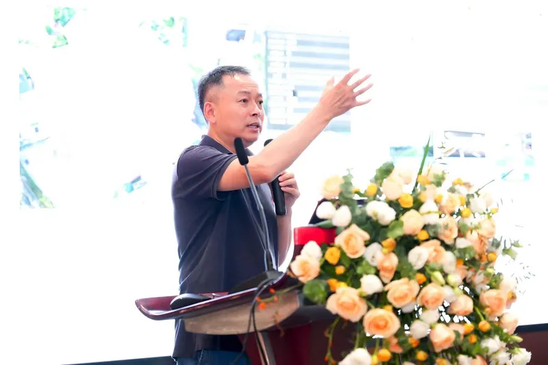 朱庆应邀参加2022年中国地理信息产业大会并作报告