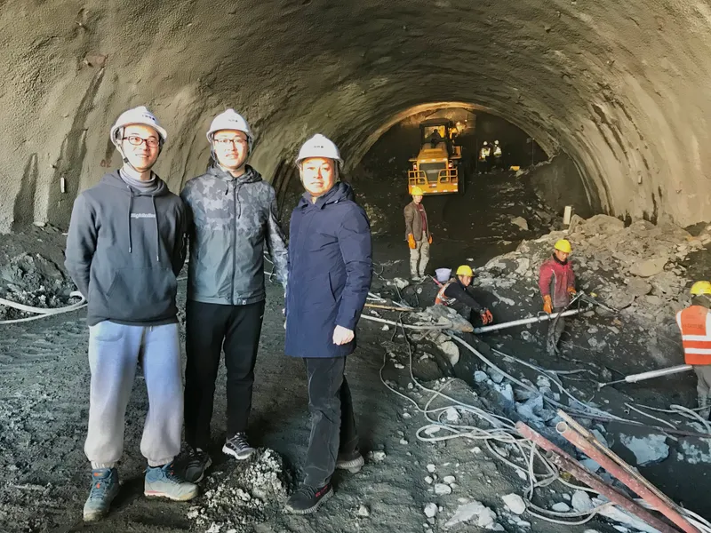 VGE团队新年开工赴康定2号隧道项目部调研