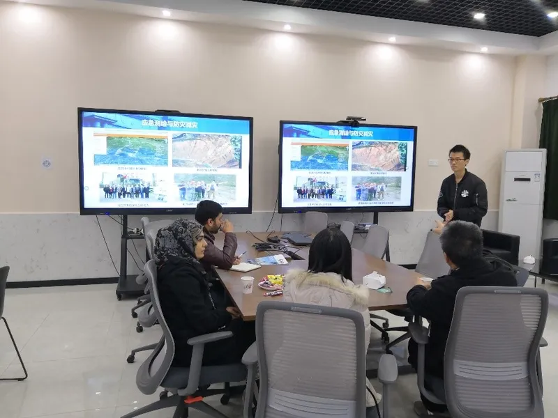 巴基斯坦国家科技大学学者到访实验室进行学术交流