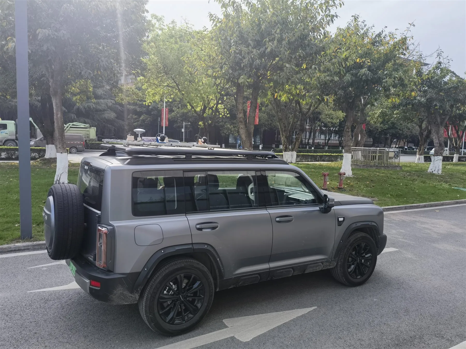 Vehicle-mounted platform